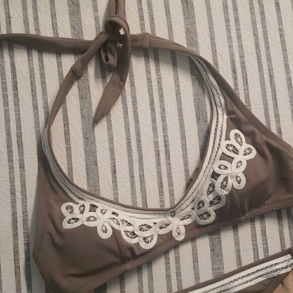 Victoria's Secret Bikini - Picture 2 of 7